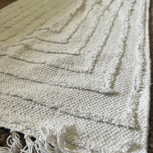 White rug - Picture 5 of 6